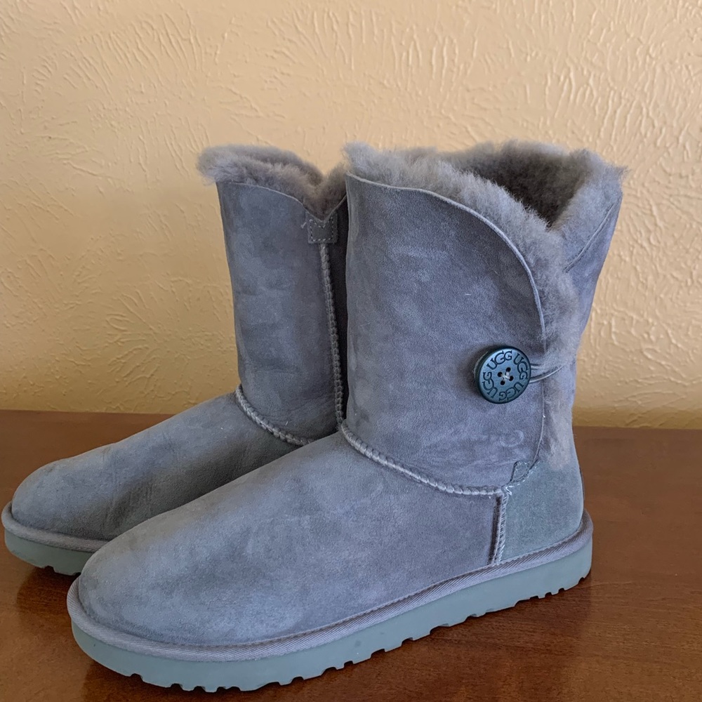 UGG Bailey Button Boot like new size 11